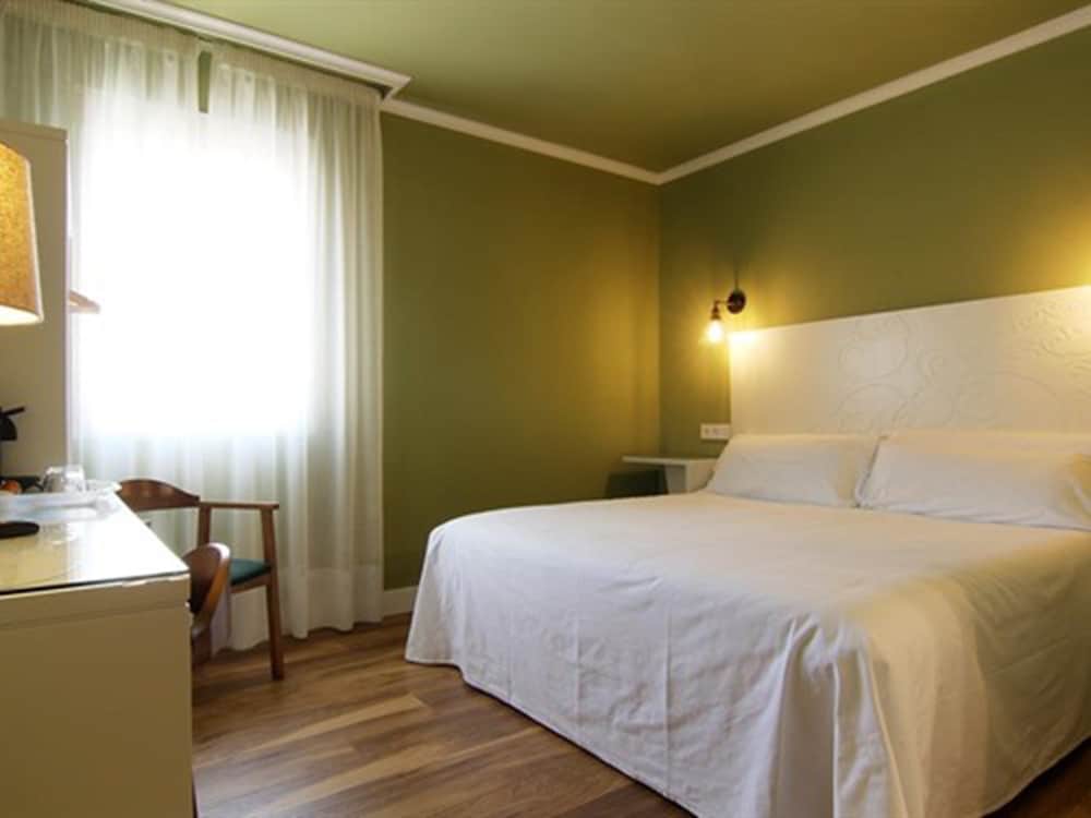 Фото Hostal los Castañuelos