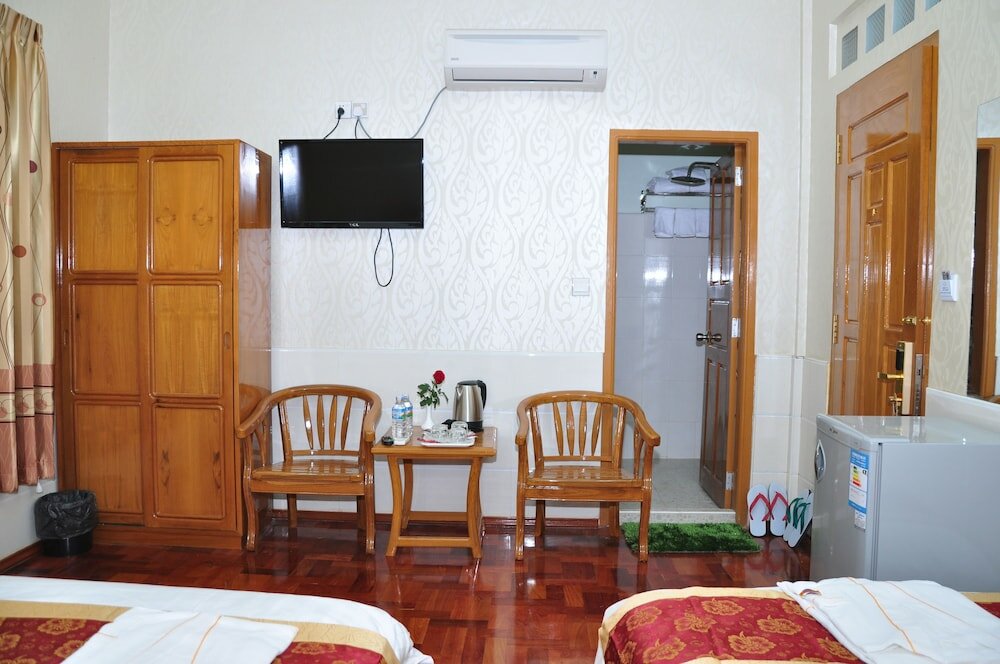 Фото Hotel Shwe Pyi Tan