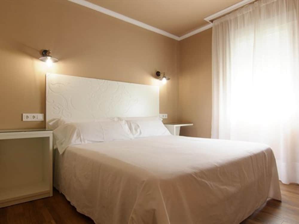 Фото Hostal los Castañuelos