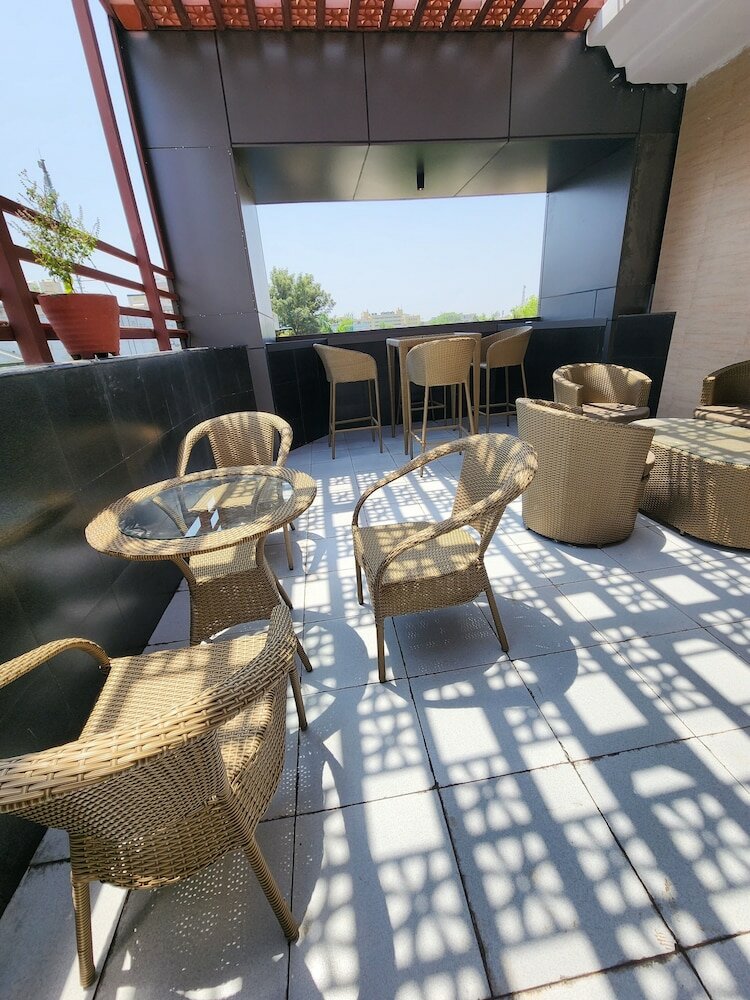 Фото Hotel Square 9 Inn