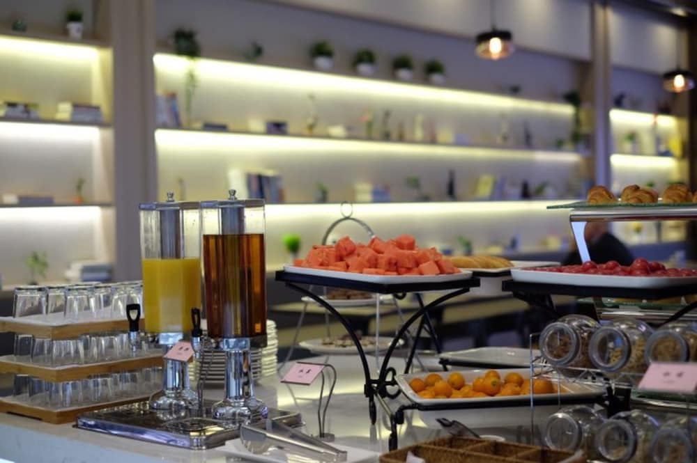 Фото Atour Hotel Pudong Airport