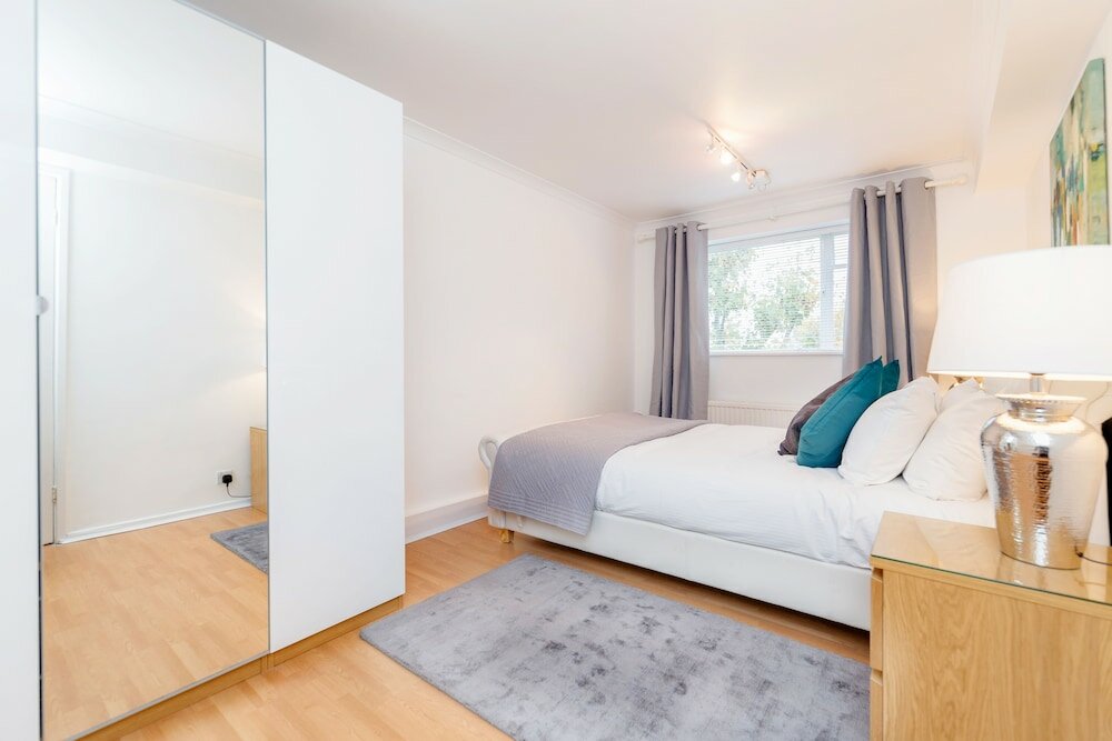 Фото Holland Park Heights by BaseToGo