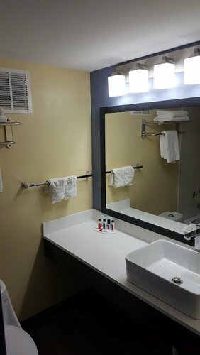 Гостиница Days Inn & Suites Grand Rapids Near Downtown в Гранд-Рапидс