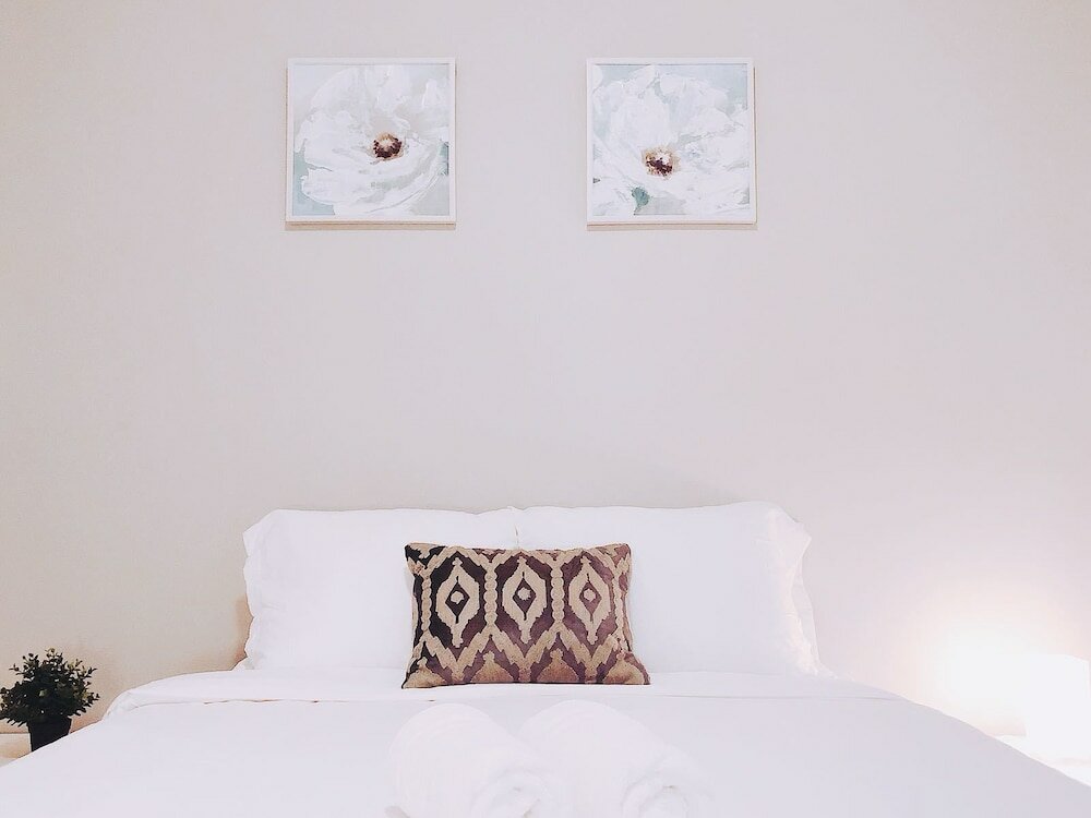 Фото Three Bedrooms Two Bathrooms Entire Unit