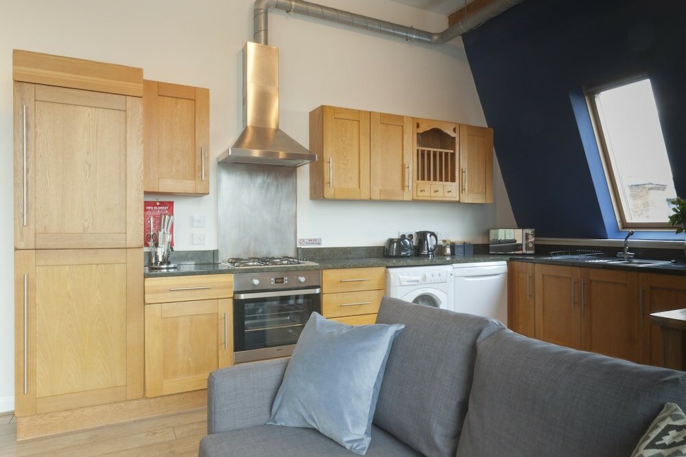 Фото Raleigh Square Apartments