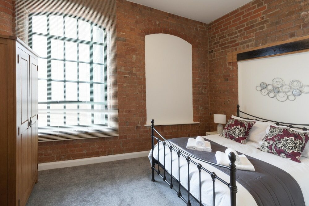 Фото Raleigh Square Apartments