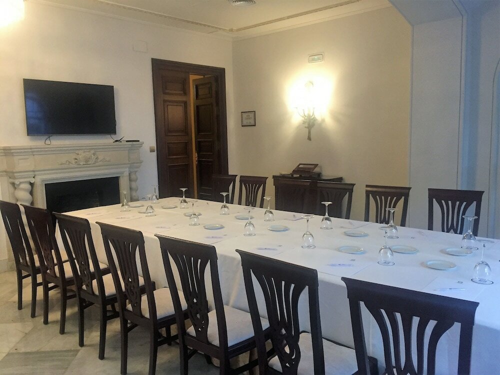 Фото Hotel Duques de Medinaceli