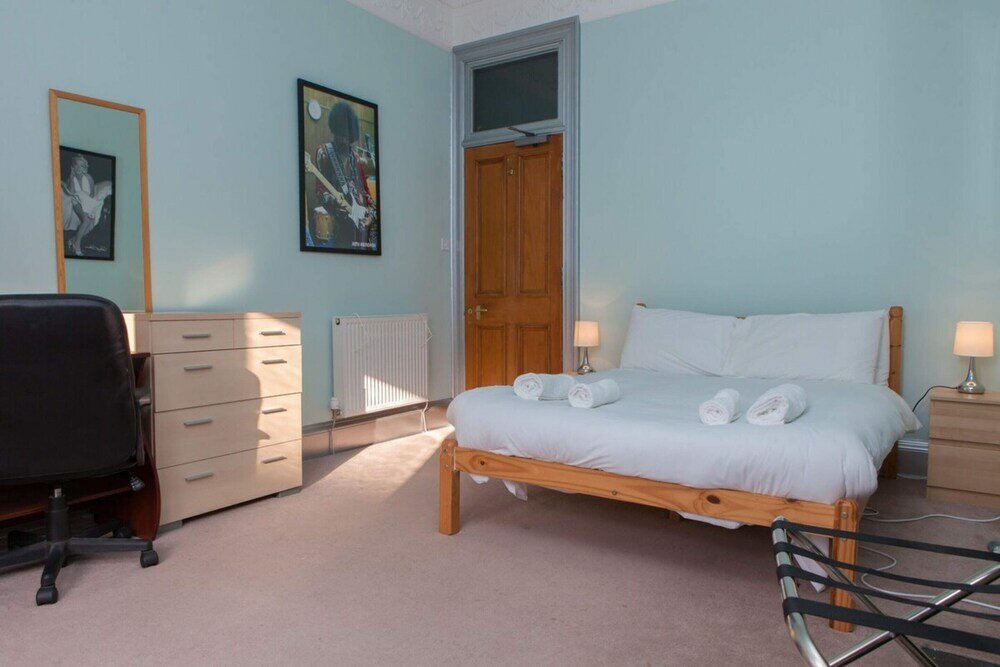 Фото Stylish 3 Bedroom Apartment