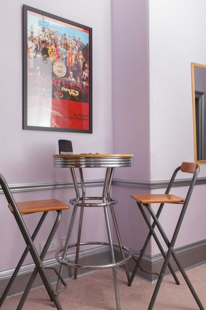 Фото Stylish 3 Bedroom Apartment