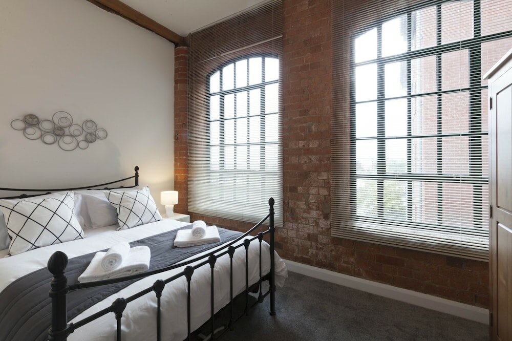 Фото Raleigh Square Apartments