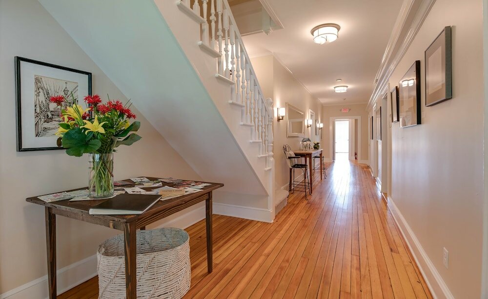 Фото Lakehouse Inn