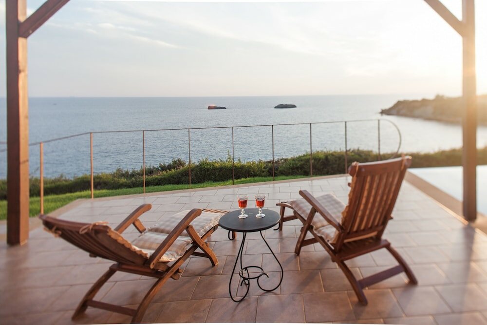 Фото Absolute Villa by Stylish Stays