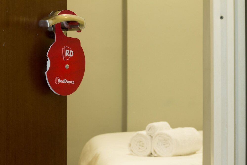 Фото RedDoorz @ Radio Dalam