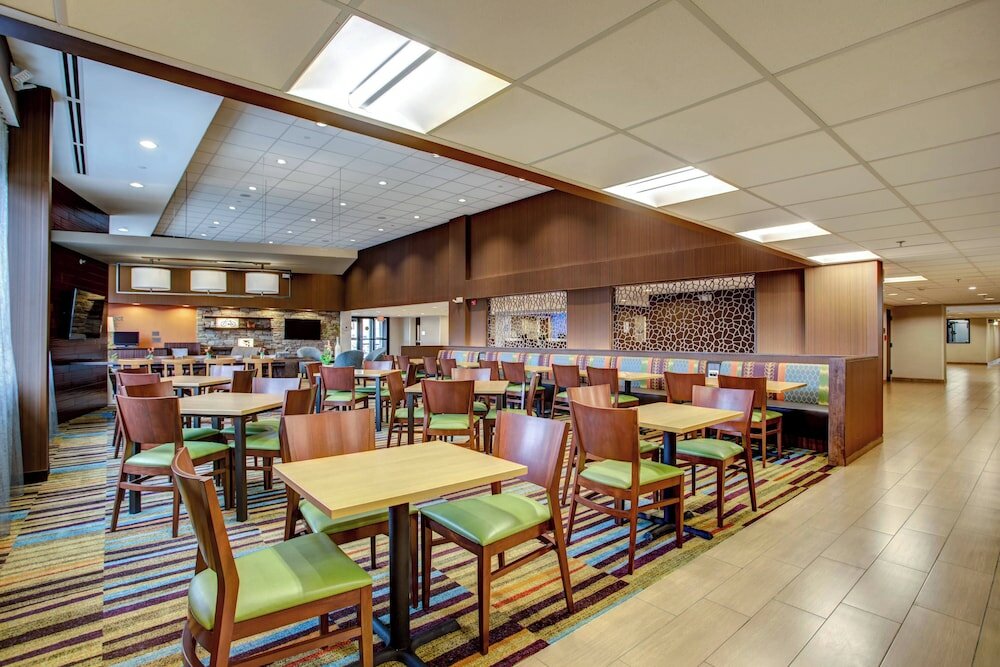 Фото Fairfield Inn & Suites Springfield Holyoke