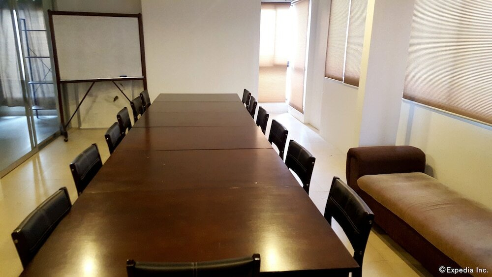 Фото M Suites Hotel