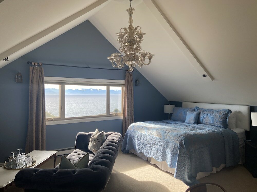 Фото Dashwood Manor Seaside Bed & Breakfast