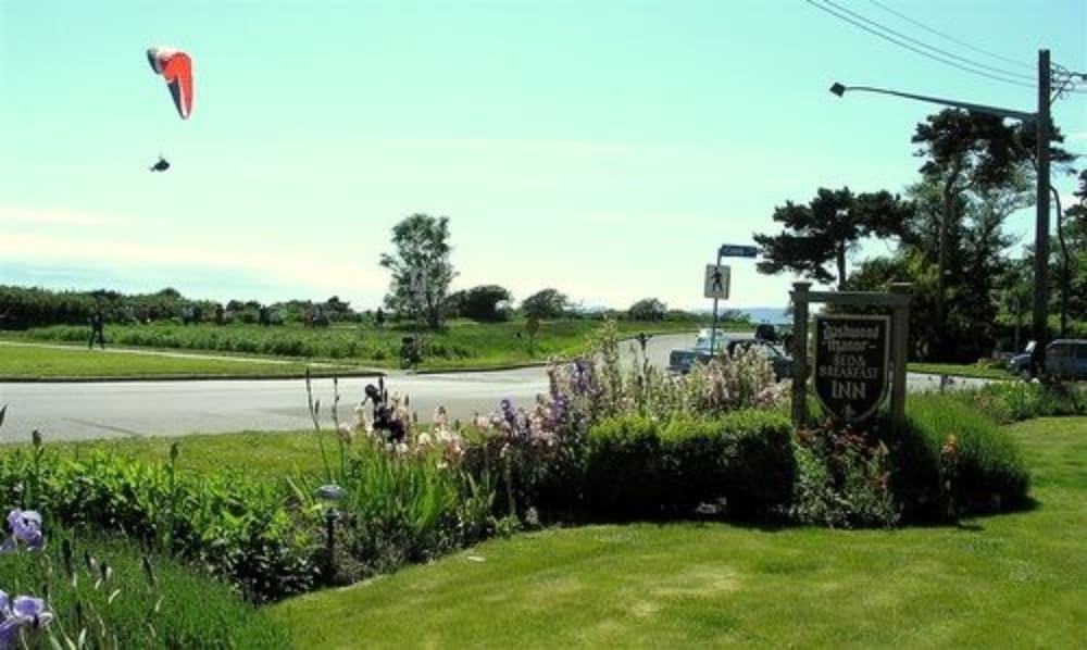 Фото Dashwood Manor Seaside Bed & Breakfast