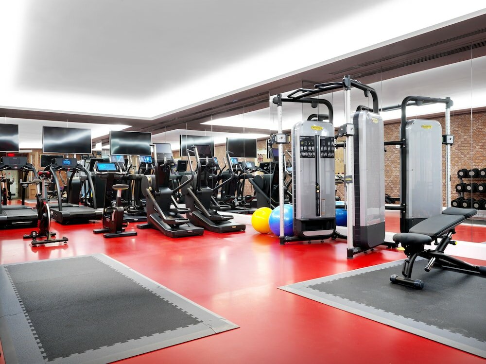 Фото The Whitby Hotel