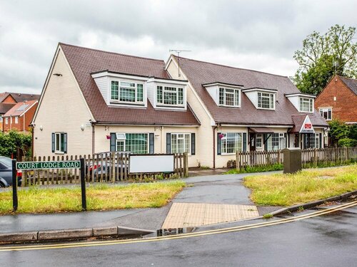 Гостиница Flexistay Ambers Gatwick Aparthotel в Хорли