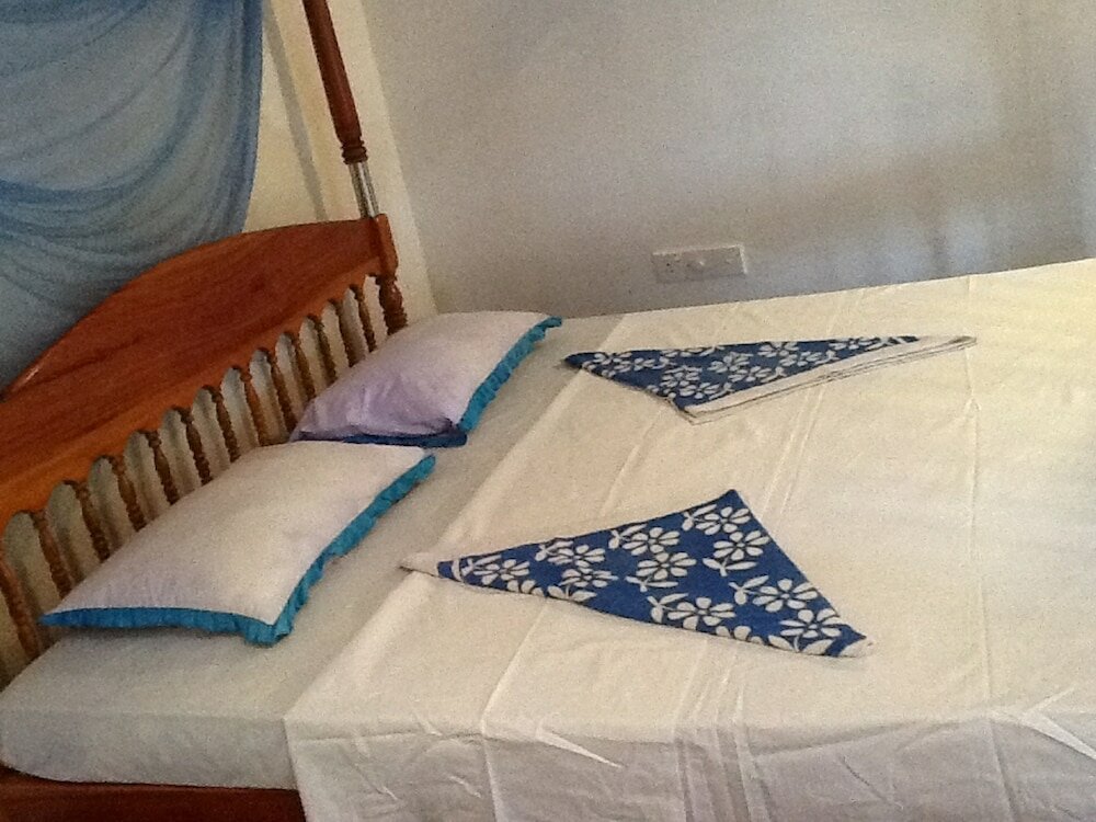 Фото Catamaran Beach Home and Restaurant