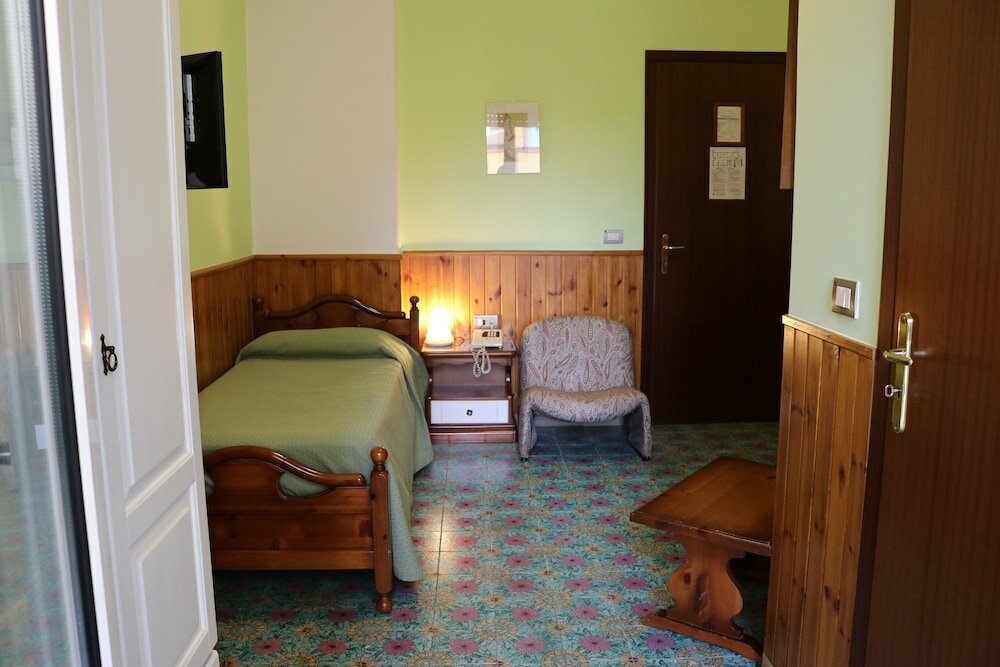 Фото Tourist Hotel