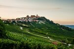 Uve Rooms & Wine Bar