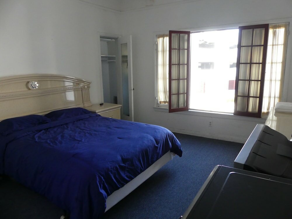 Фото Wilshire Orange Hotel