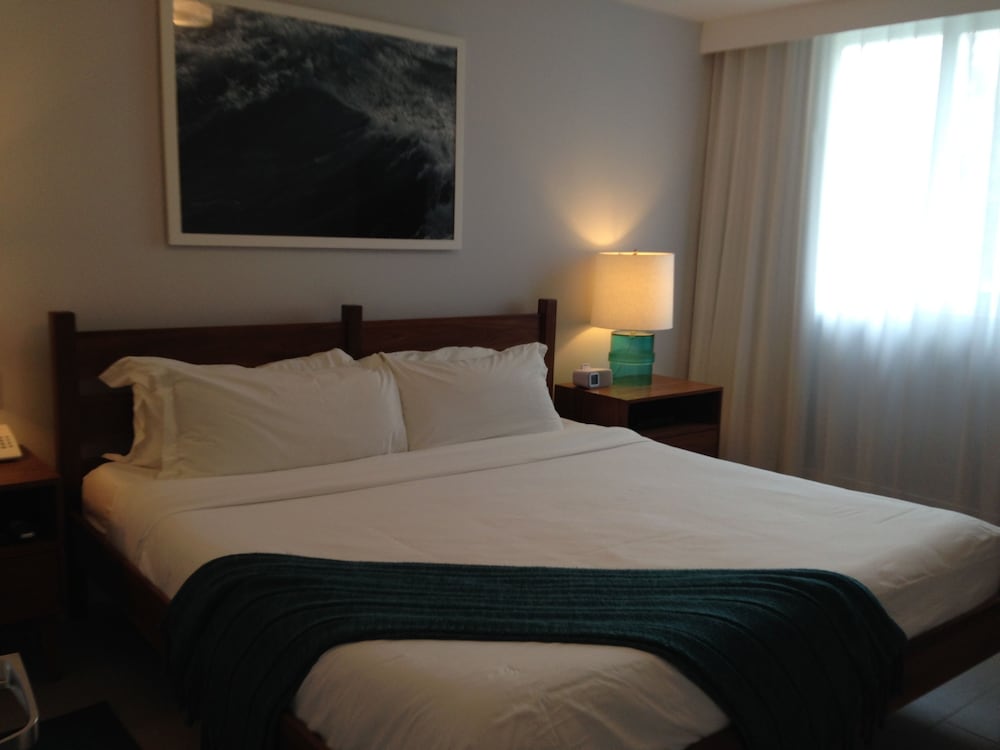 Фото Tides Inn Hotel