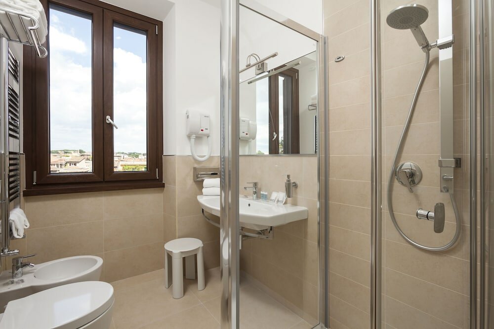 Фото Window on Rome