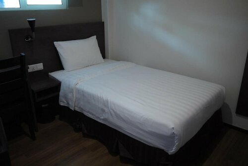 Гостиница Kl Hotel в Бандар-Лабуане