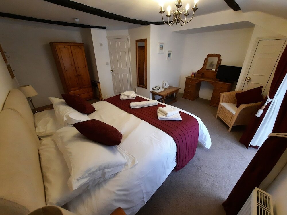 Фото The White Cottage B&b