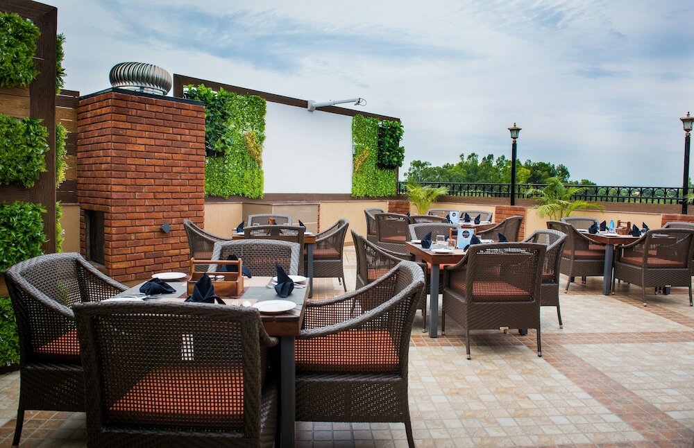 Фото Glades Hotel