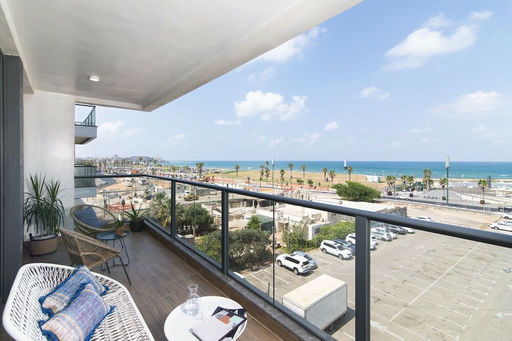 Фото Mr. Promenade - by Tlv2go