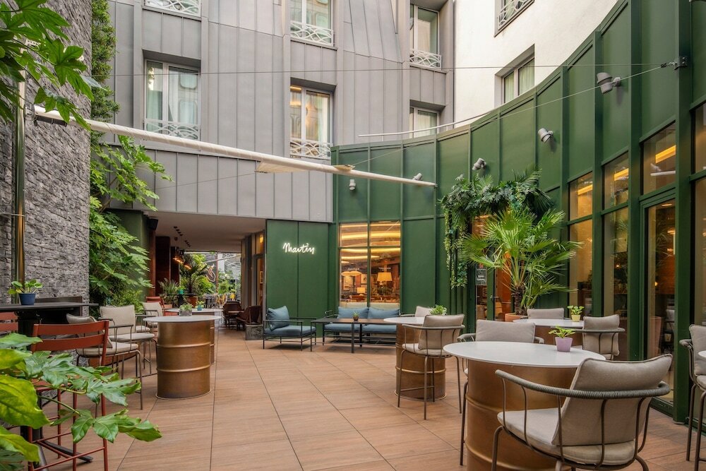 Фото Renaissance Paris Republique Hotel