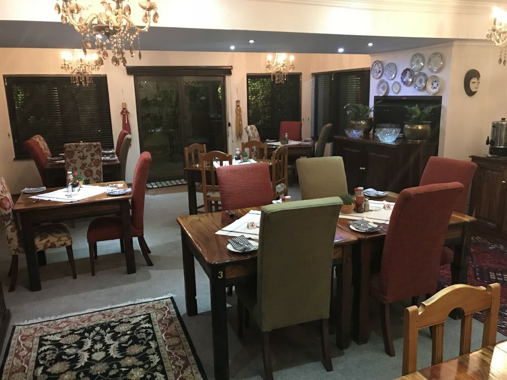 Фото The Crown Guesthouse