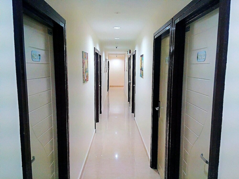 Фото Hotel CheckedInn