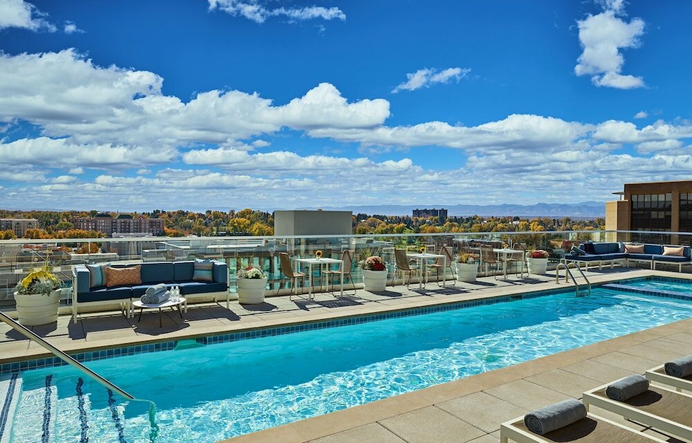 Фото Halcyon - a hotel in Cherry Creek