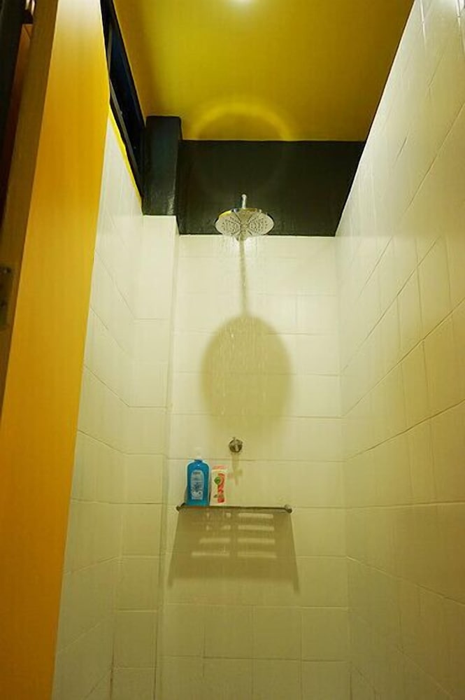 Фото Monkey Dive Yolo Bungalow