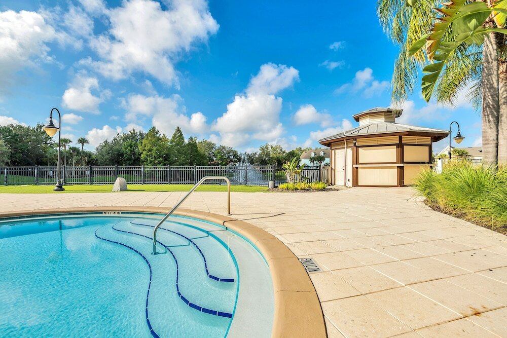 Фото Runaway Beach Club Resort