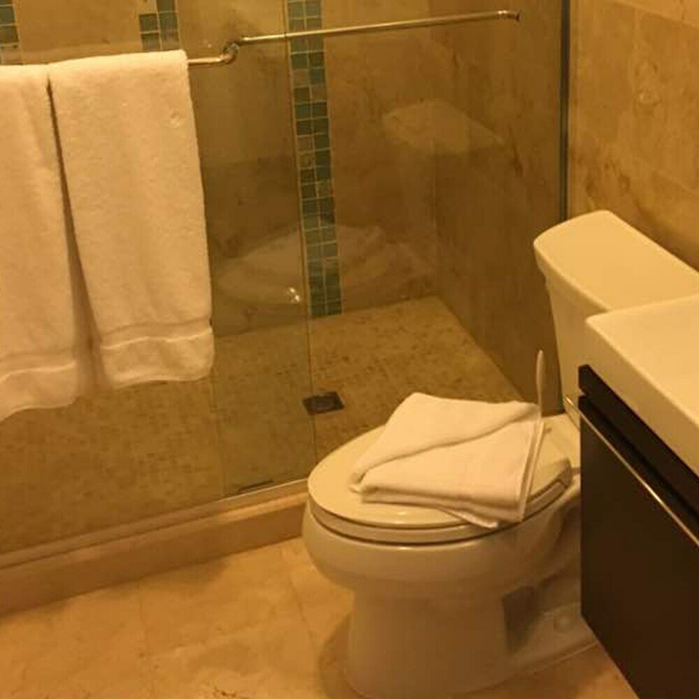 Фото Gold Coast Luxurious and Stylish Condo