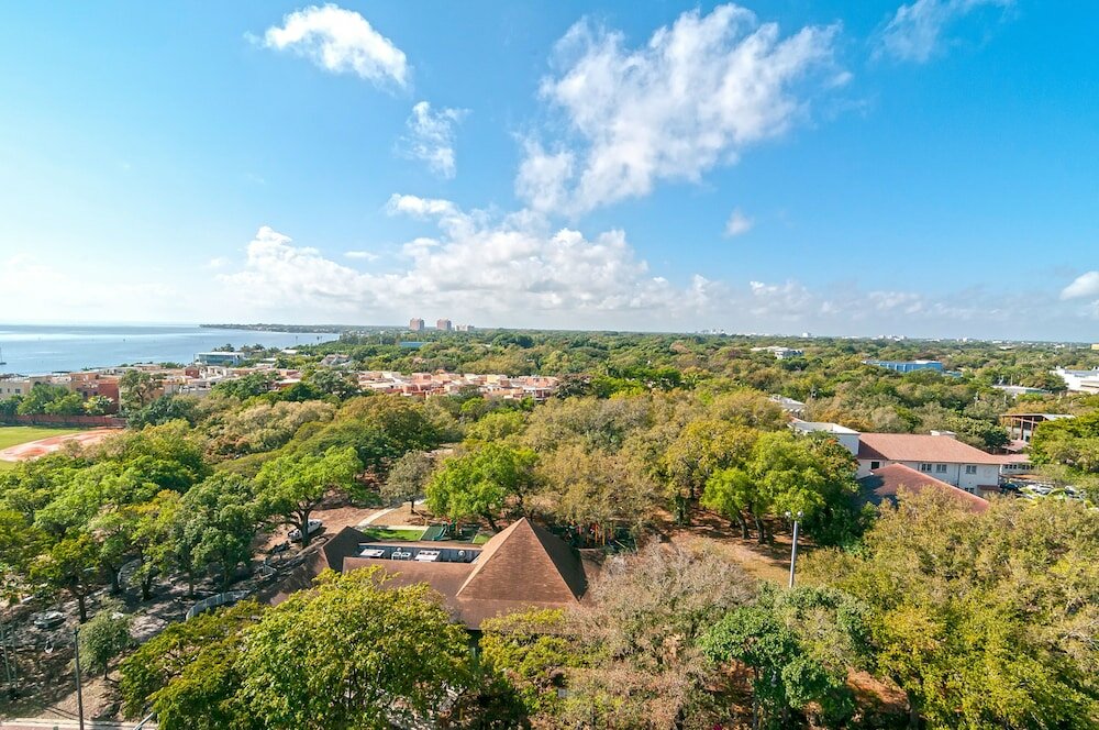 Фото Private Residences at Hotel Arya by SoFLA Vacations