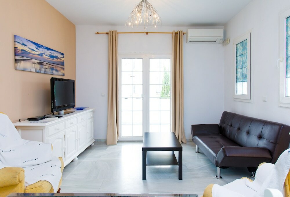 Фото Apartamentos Turísticos Almoraide