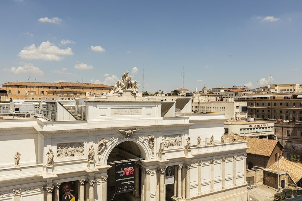 Фото The Glam Hotel