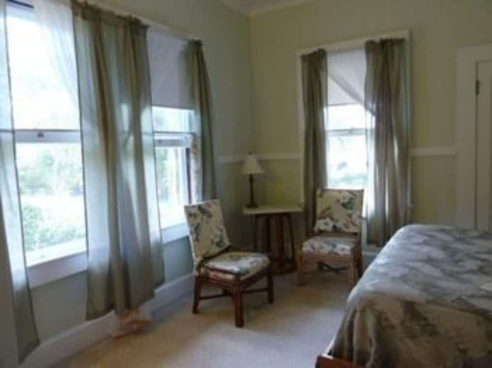 Фото Old Hawaiian B and B