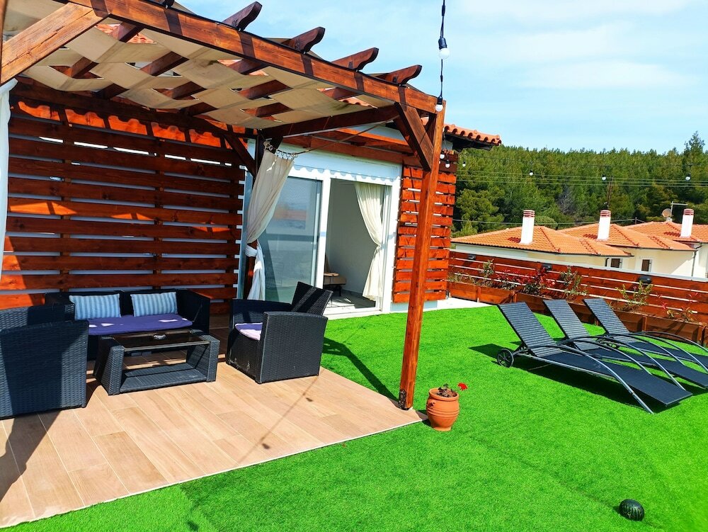 Фото Salonikiou Beach Deluxe Apartments