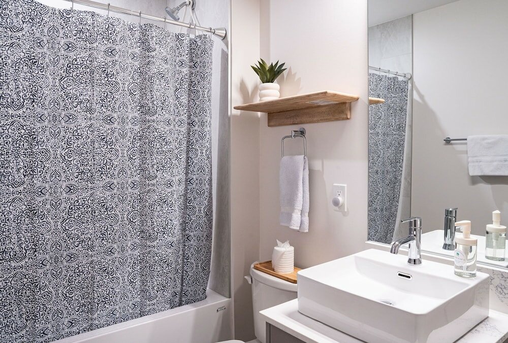 Фото Powder Pines Retreat Revelstoke Vacation