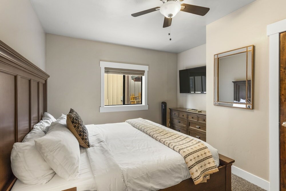 Фото The Yellowstone Hideaway Unit A