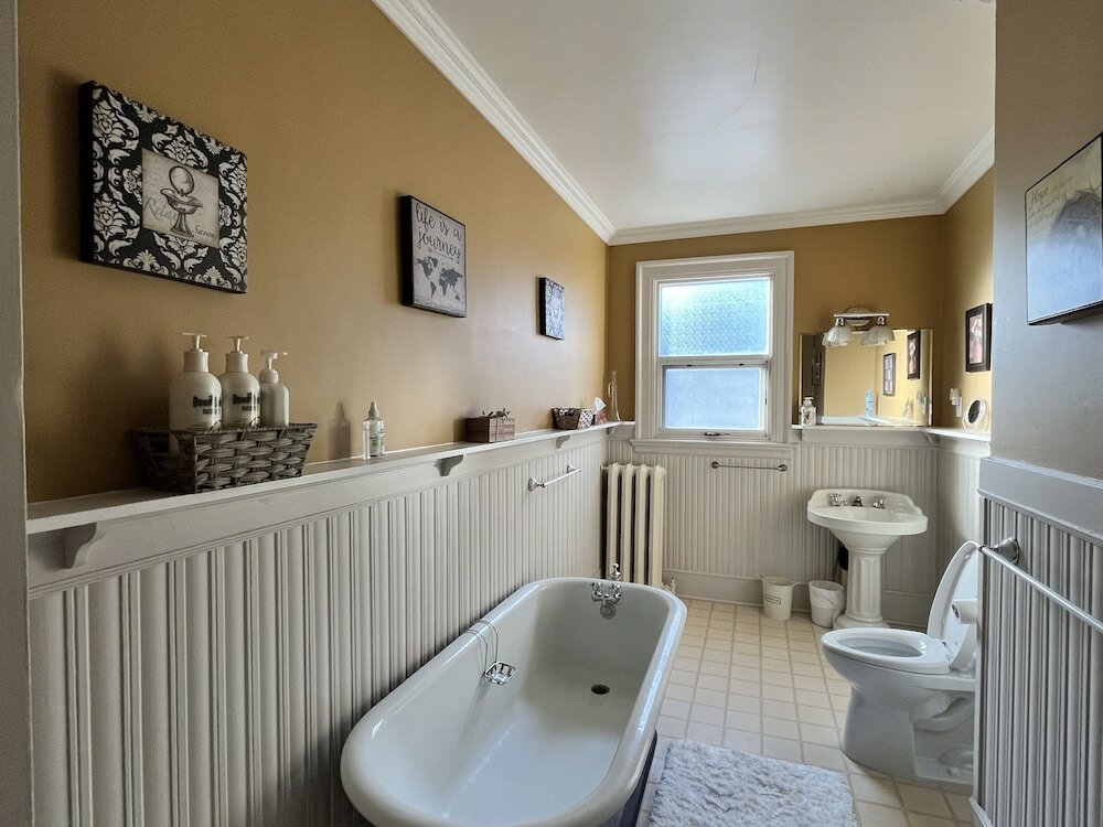 Фото Stirling House Bed & Breakfast