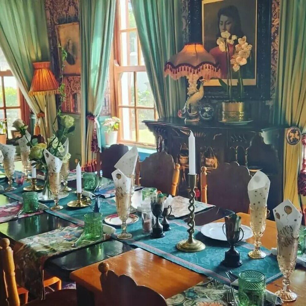 Фото Oak View Manor