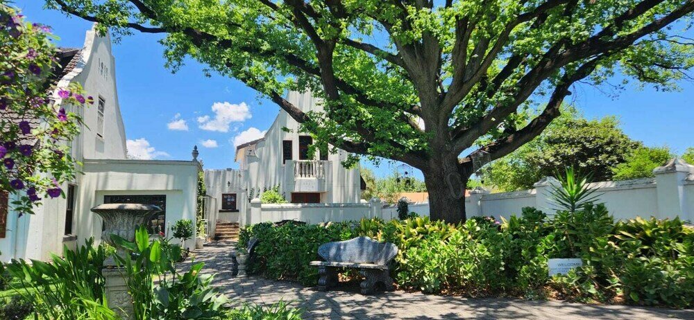 Фото Oak View Manor